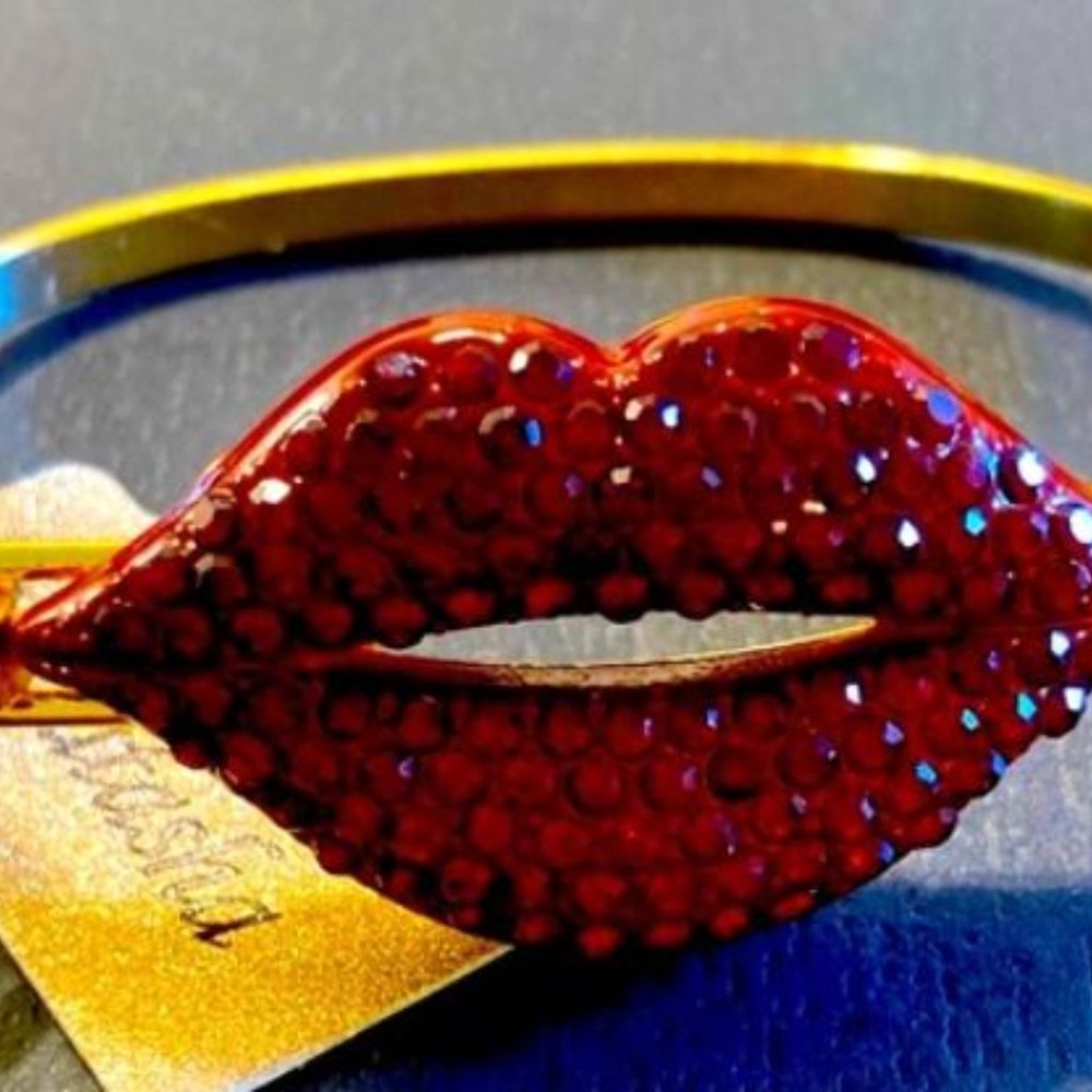 NWT Red Crystal Lips Bracelet RARE By Natasha Couture - Picture 9 of 9
